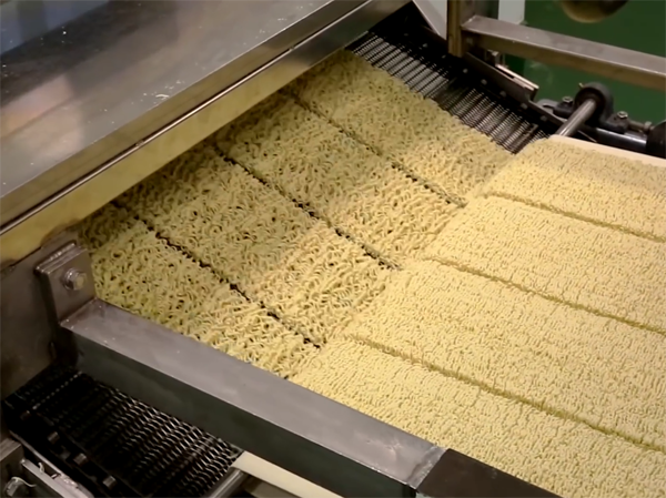 Investissement dans une ligne de production de nouilles instantanées et planification de l’usine