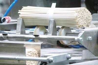 Stick noodle packing machine