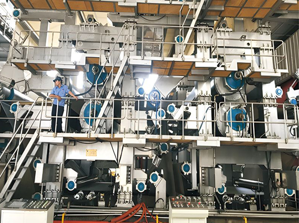 Machine à fabriquer du papier ondulé