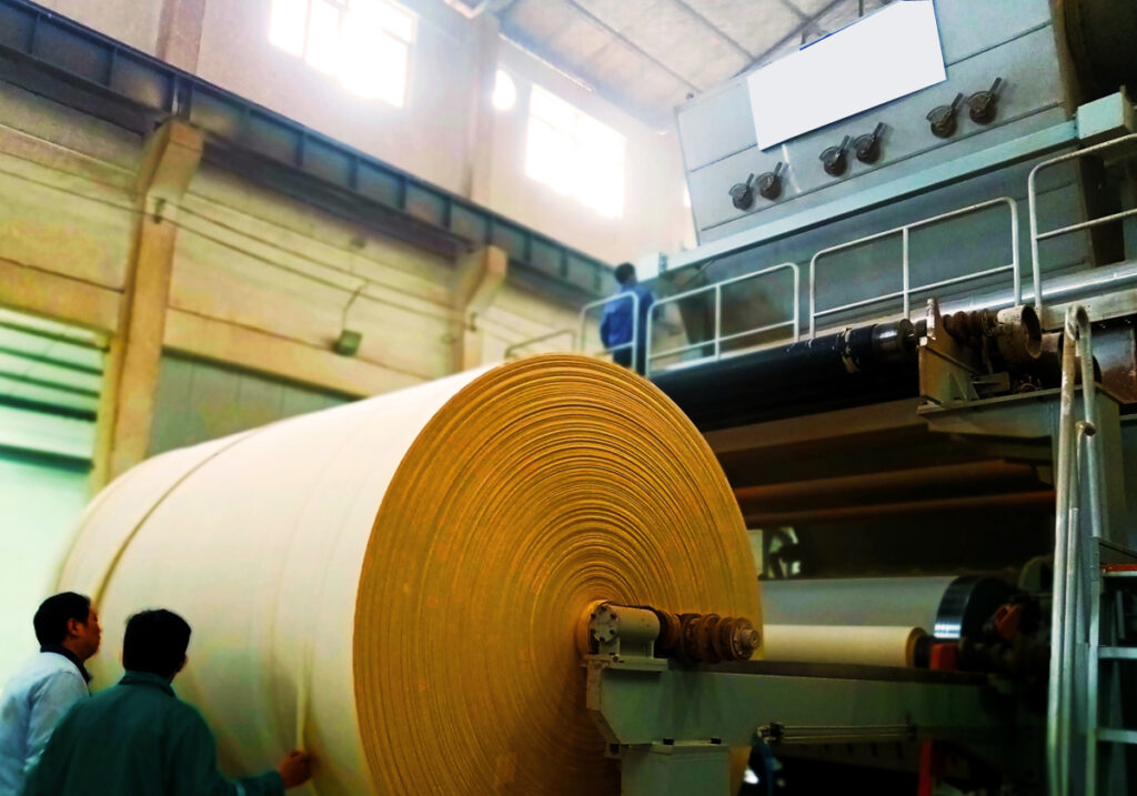 Quelles sont les étapes du processus de production du papier isolant ?