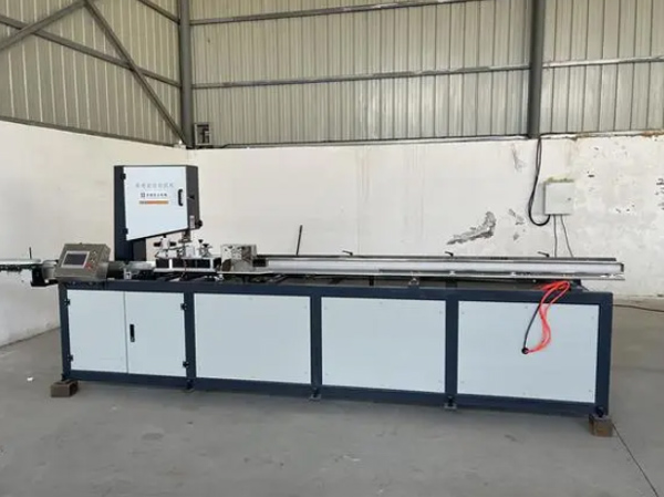 Scie à ruban coupe-papier