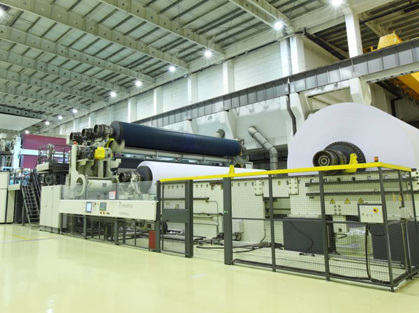 Machine automatique de fabrication de papier à tabac