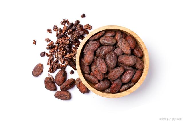 Machine à décortiquer les fèves de cacao