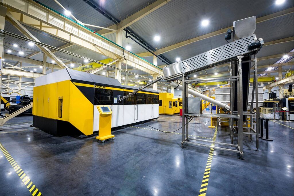 Caractéristiques de la machine à souffler les bouteilles entièrement automatique :