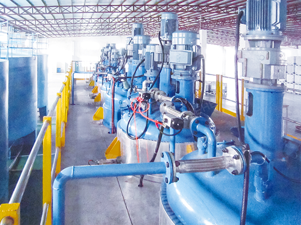 Fabricant d'une ligne de production automatique d'huile lubrifiante